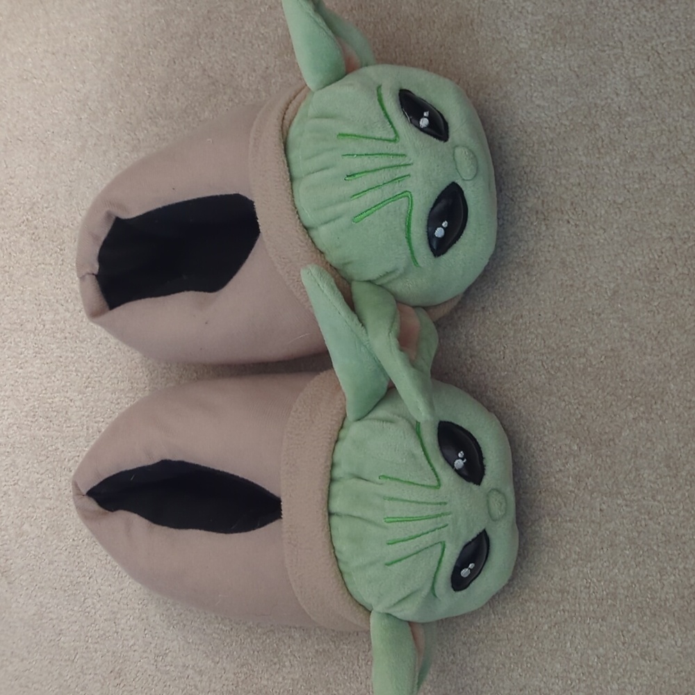 Like New Yoda Kids Slippers size 3-4